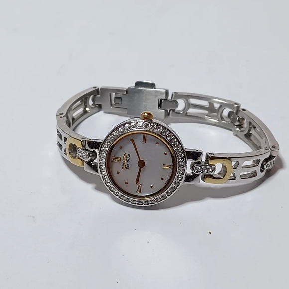 Citizen Eco Drive Ladies Watch Mother Of Pearl Dial Swarovski Crystal Accents wo - Picture 1 of 6